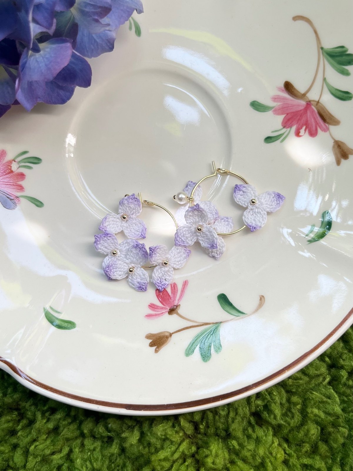 Micro Gehaakte Paarse Bloesems – Oorringen - 82756 Micro Gehaakte Paarse Bloesems – Oorringen