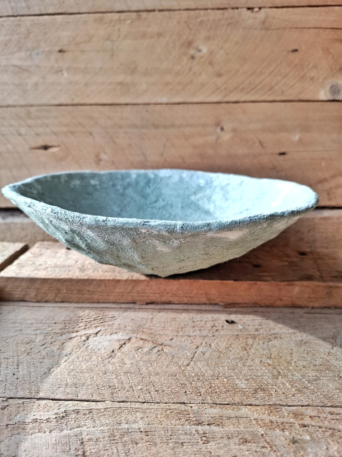 Onbreekbare, zachtgroen met witte accenten papieren schaal - 83012 Onbreekbare kunst, zachtgroen met witte accenten papieren schaal