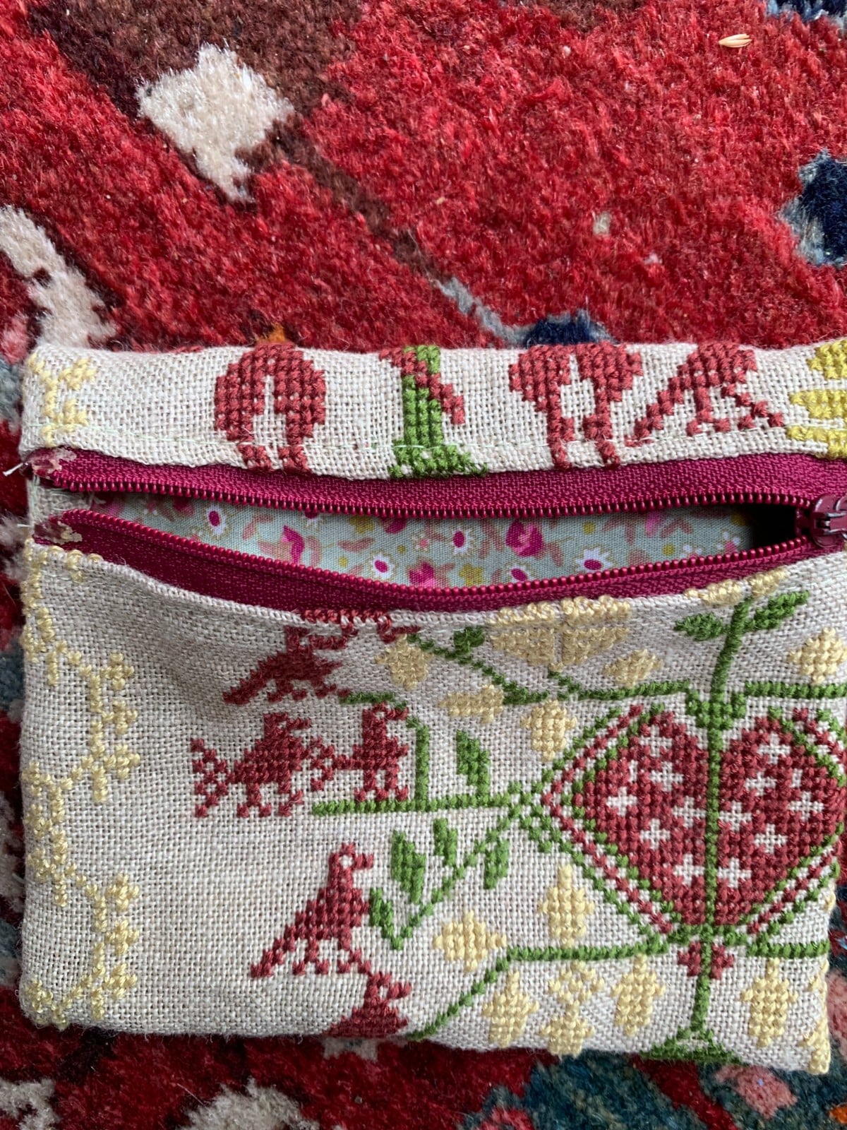 portemonnee van vintage borduurwerk / merklap