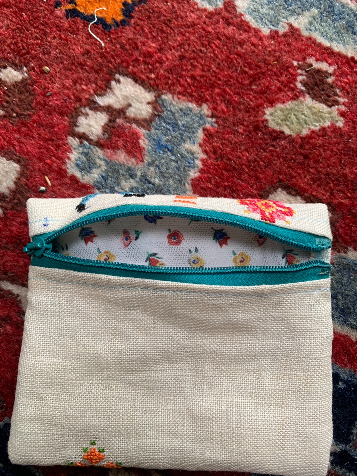 portemonnee van vintage borduurwerk8 - 81341 portemonnee van vintage borduurwerk met blauw kaboutertje