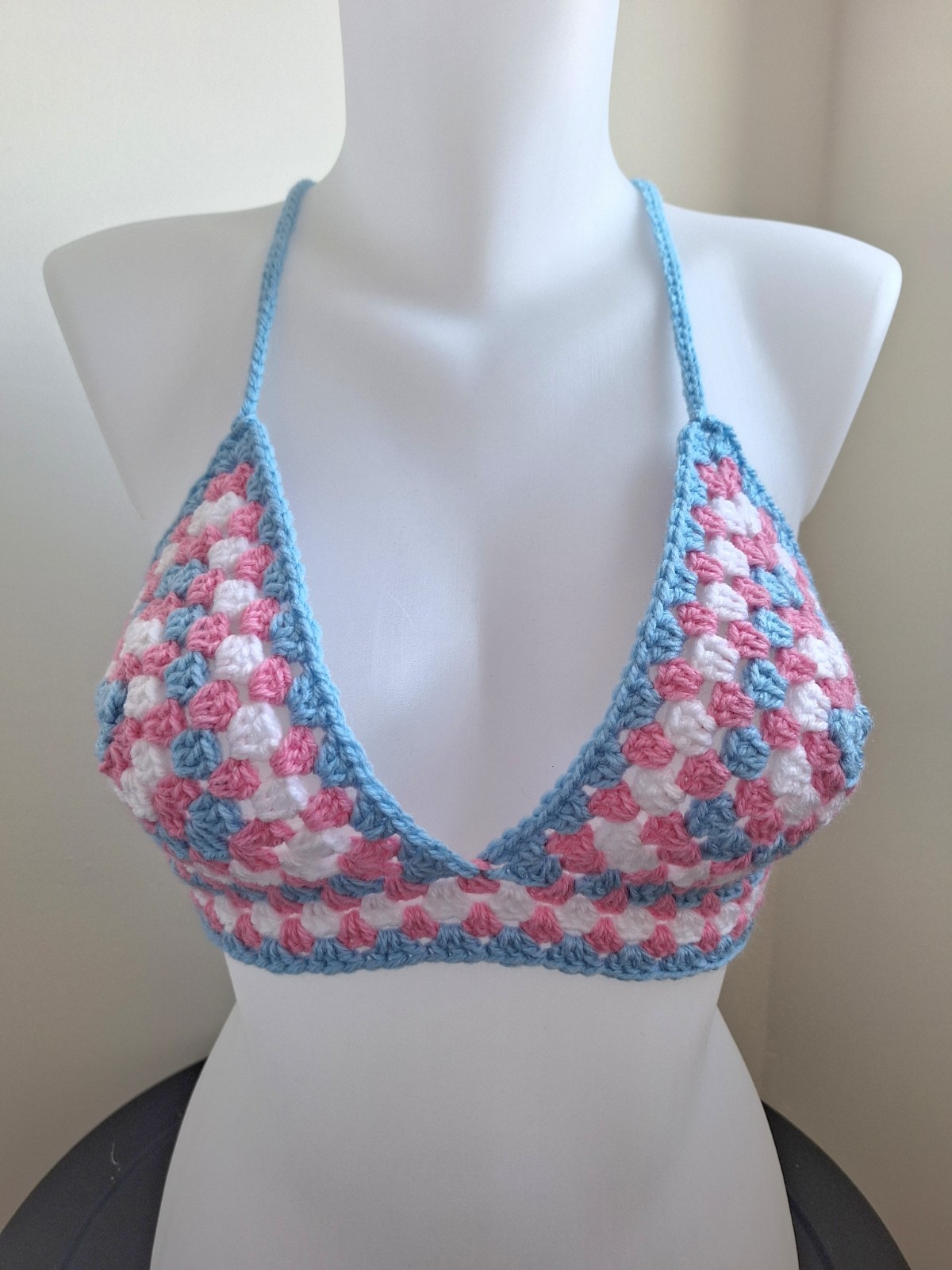 Gehaakt topje 'Pride transgender vlag' - 88246 Gehaakt topje 'Pride transgender vlag'