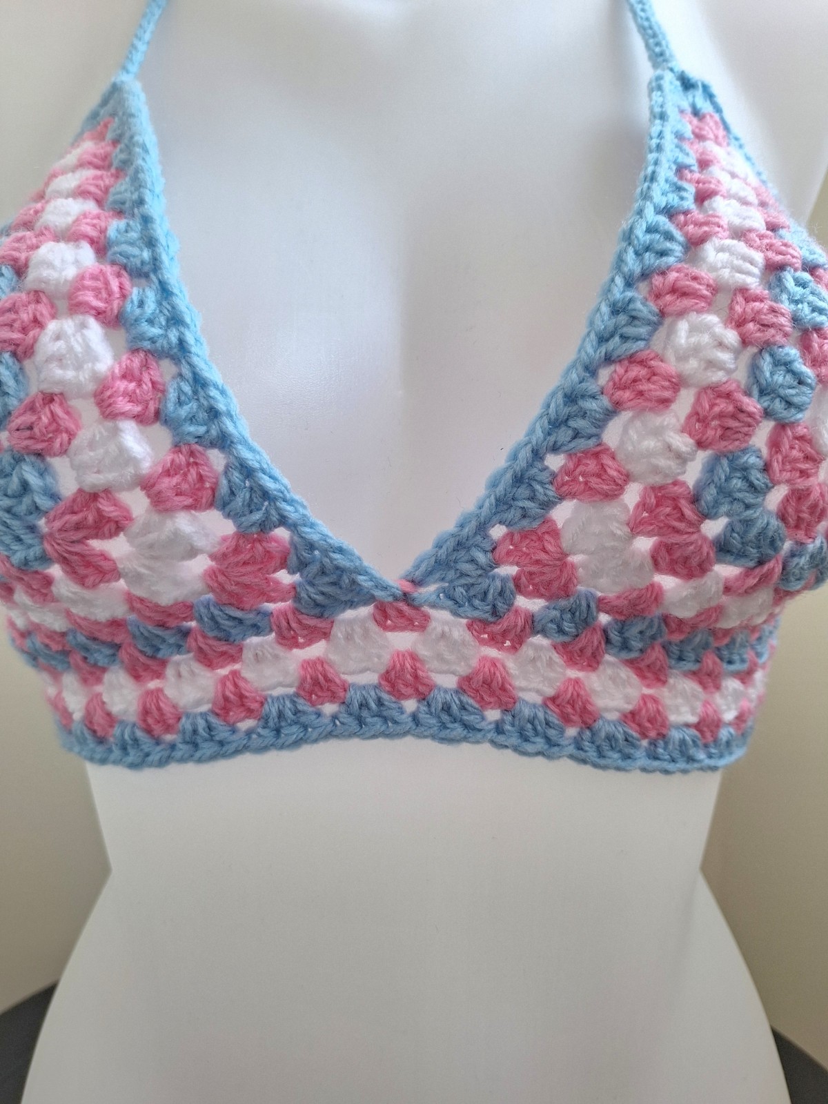 Gehaakt topje 'Pride transgender vlag' - 88247 Gehaakt topje 'Pride transgender vlag'