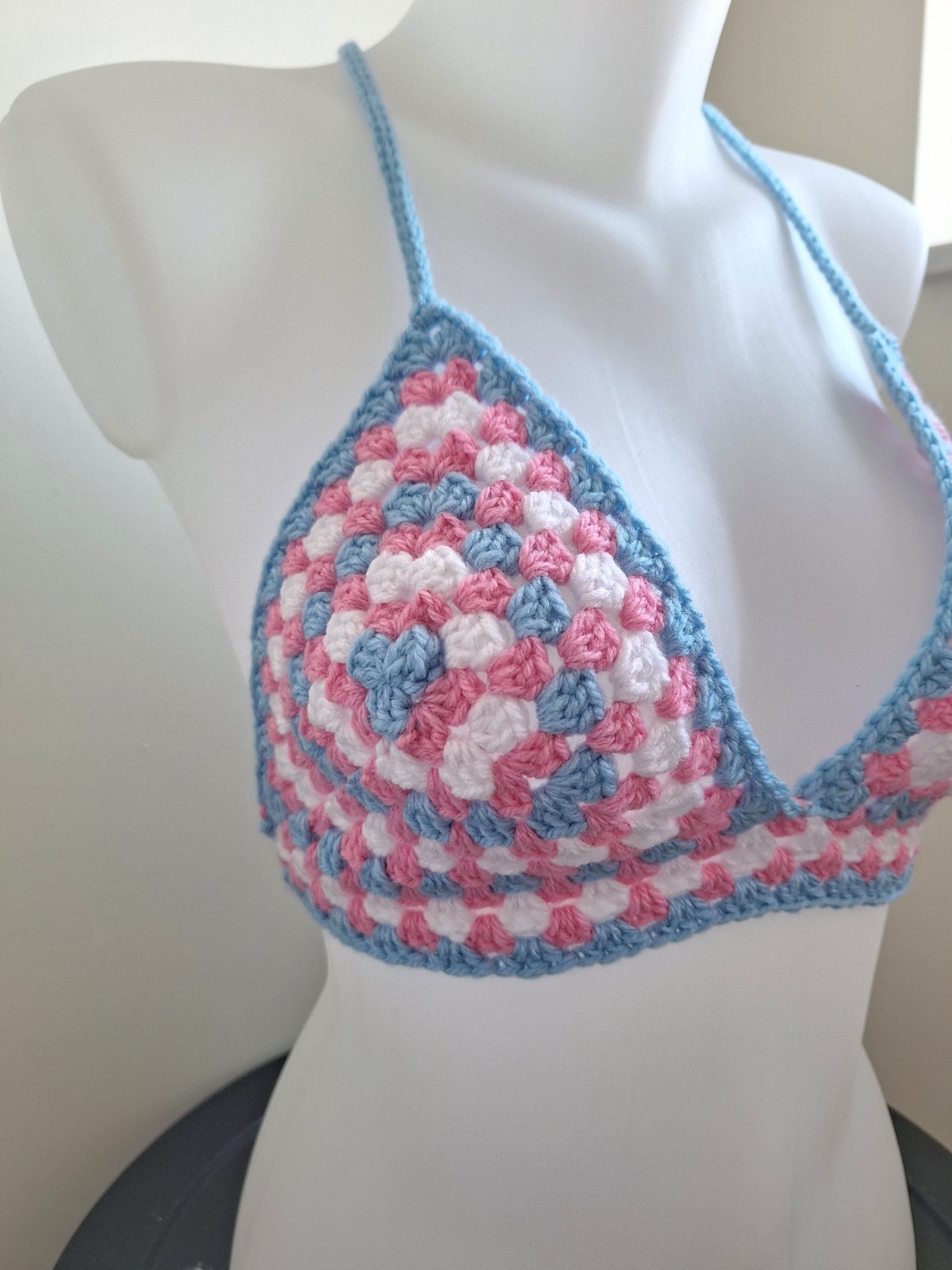 Gehaakt topje 'Pride transgender vlag' - 88250 Gehaakt topje 'Pride transgender vlag'