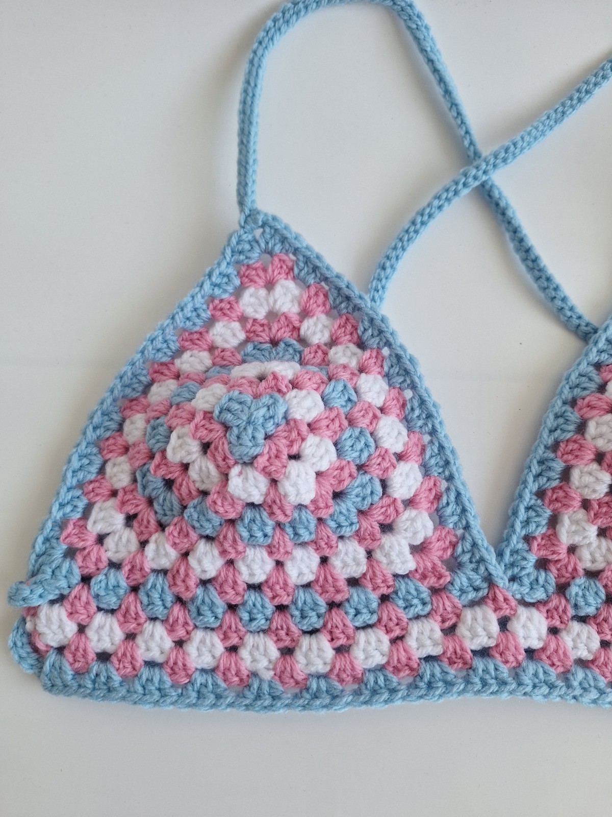 Gehaakt topje 'Pride transgender vlag' - 88253 Gehaakt topje 'Pride transgender vlag'