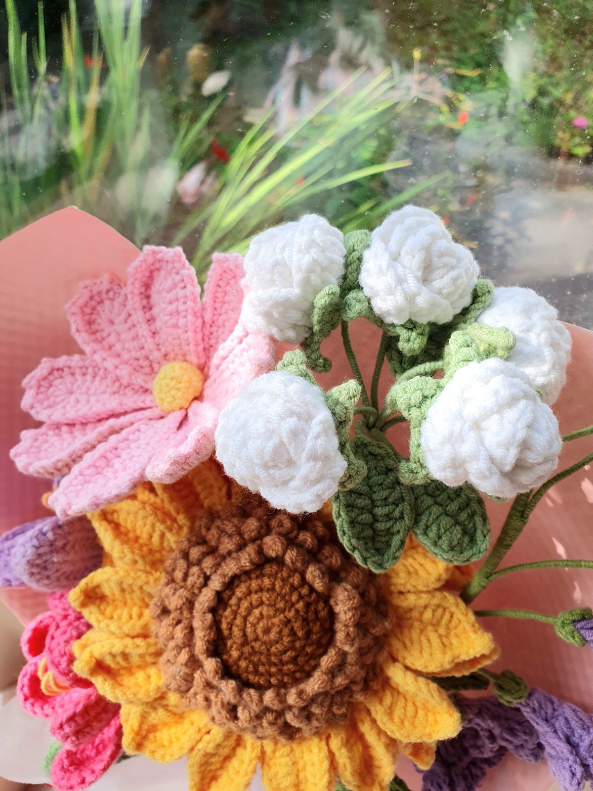 Gehaakte bloemenboeket – Zonnekracht & Zachte Bloei - 87798 Gehaakte bloemenboeket – Zonnekracht & Zachte Bloei