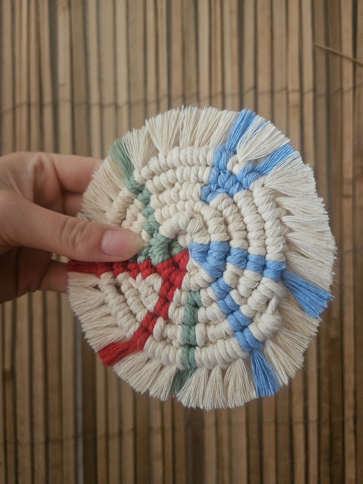 Macramé onderzetter gekleurd - 87325 Macramé onderzetter gekleurd