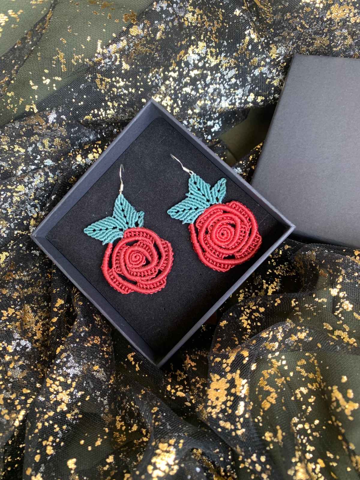 Macramé roze oorbellen