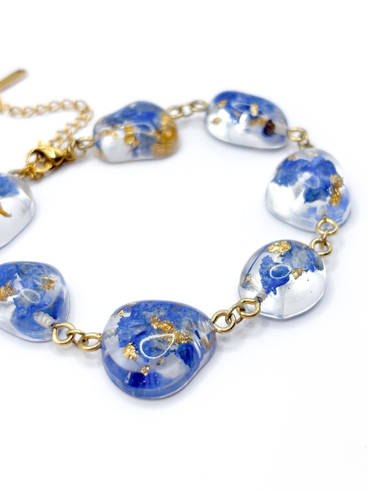 Armband met Steenvormige Hangers Gevuld met Echte Bloemen uit Den Haa… - 91842 Armband met Steenvormige Hangers Gevuld met Echte Bloemen uit Den Haag (The Tide)