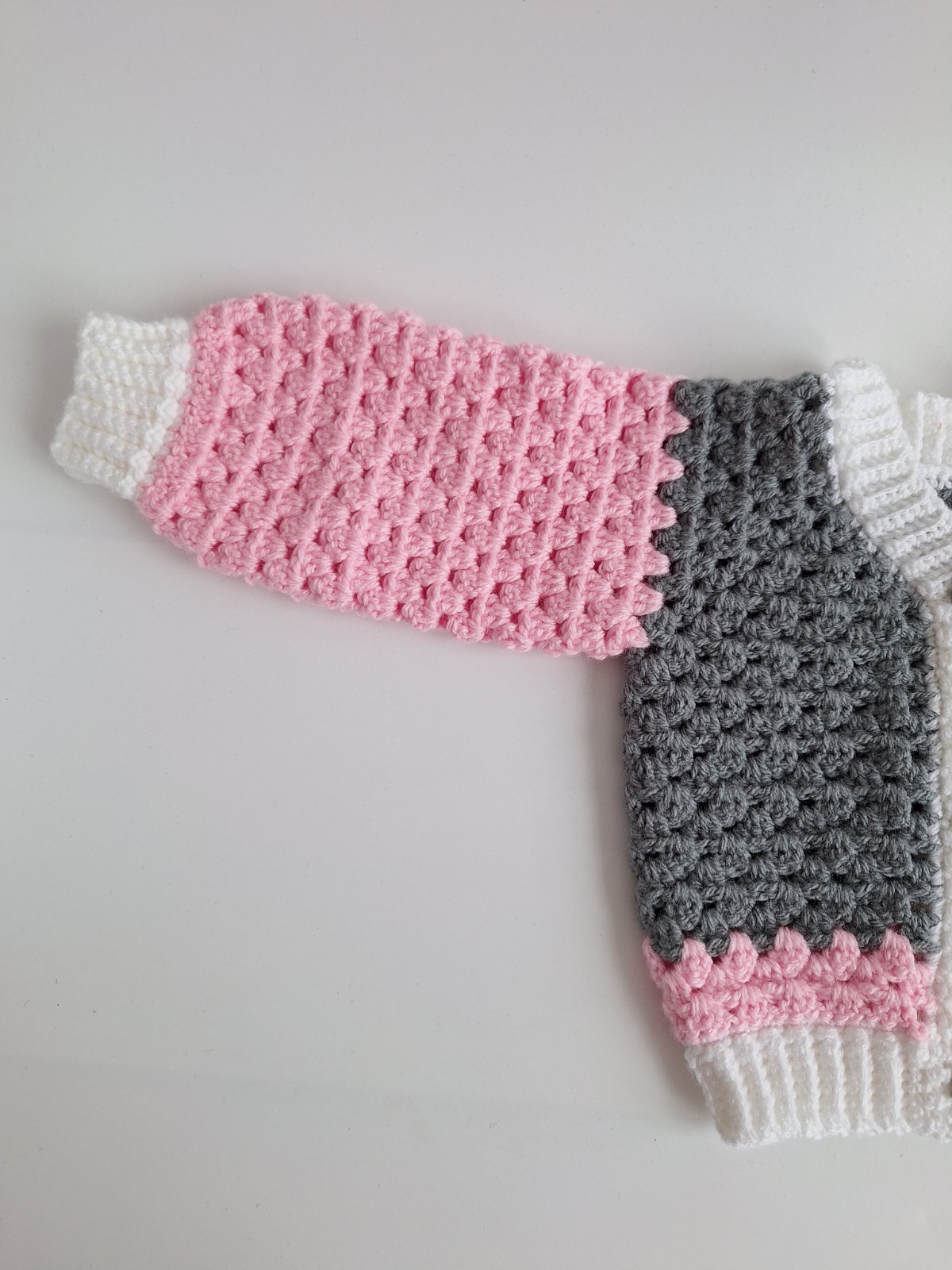 Gehaakt baby vestje | Roze, grijs en wit