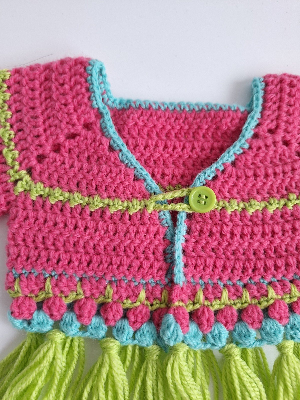 Gehaakt baby vestje | Roze, turquoise en groen met groene franjes