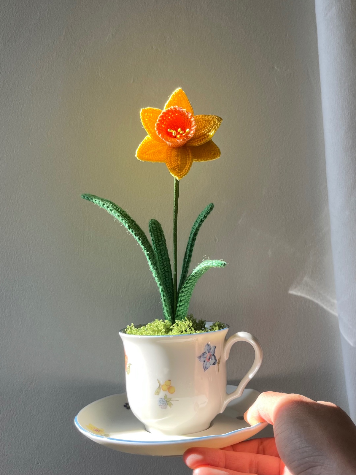 Gehaakte Gele Narciss in Theekopje
