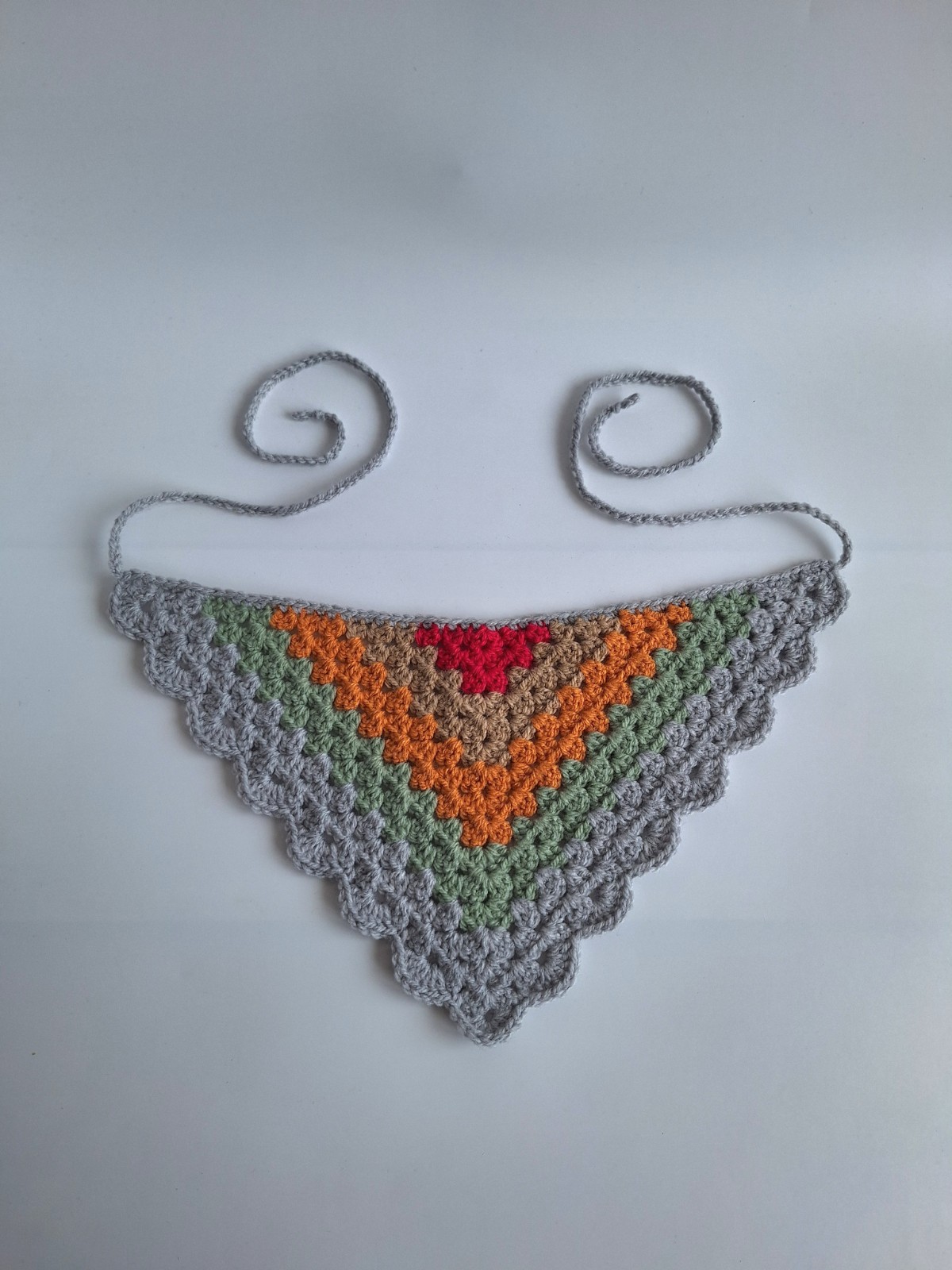 Gehaakte bandana 'Lichtgrijs, oranje en knalroze' - 89950 Gehaakte bandana 'Lichtgrijs, oranje en knalroze'