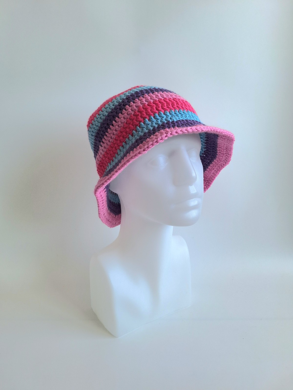 Gehaakte bucket hat | Blauw, paars, lavendel en roze