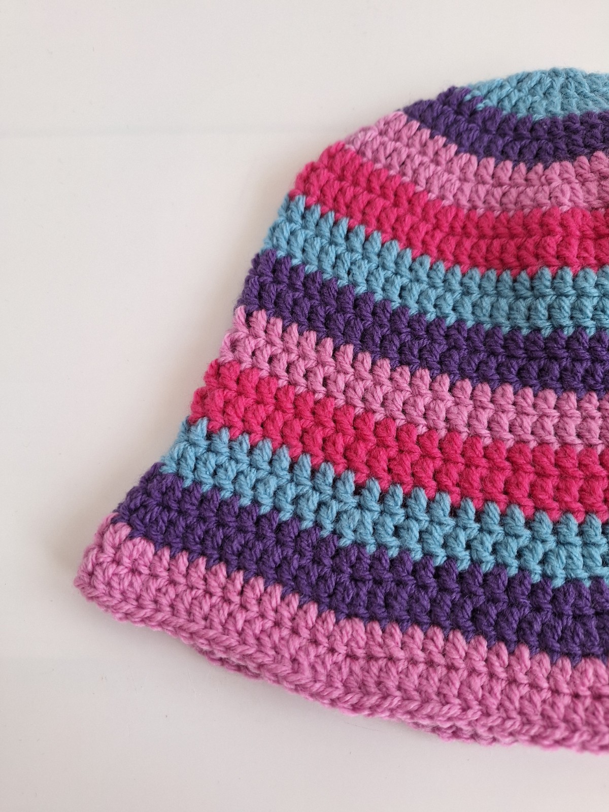 Gehaakte bucket hat | Blauw, paars, lavendel en roze