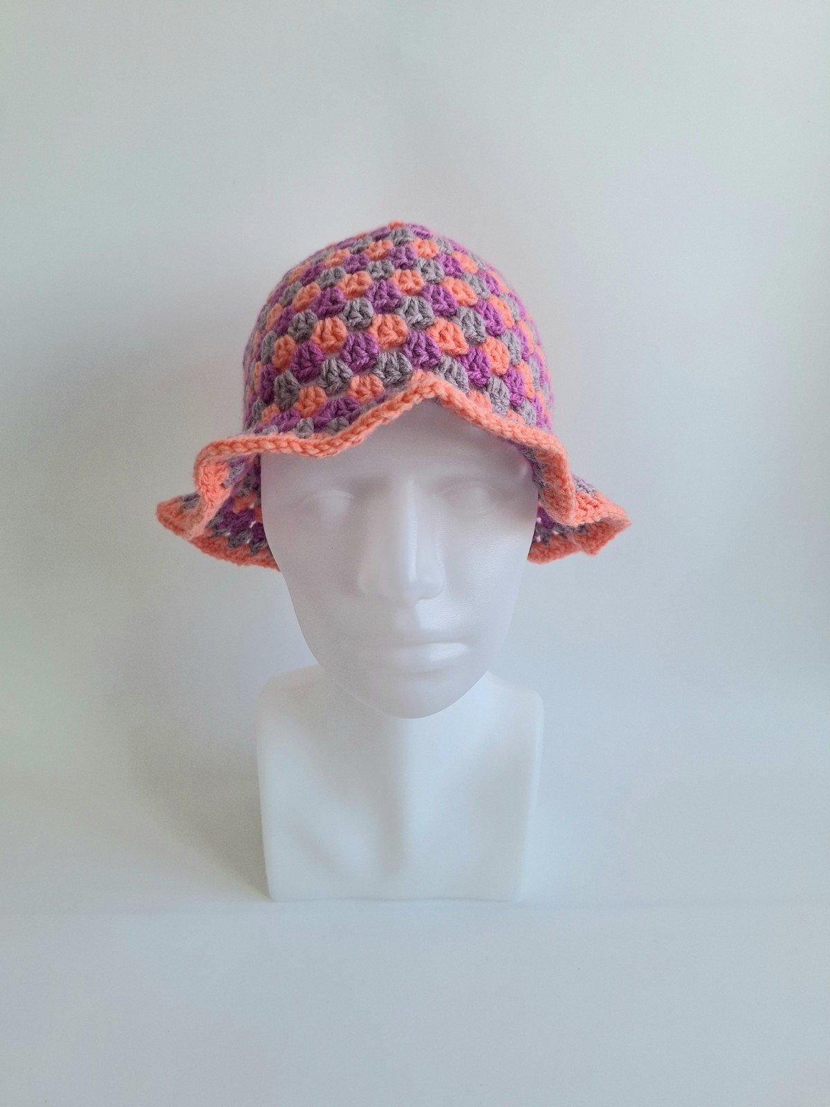 Gehaakte bucket hat | Koraal, lavendel en mauve - 93596 Gehaakte bucket hat | Koraal, lavendel en mauve