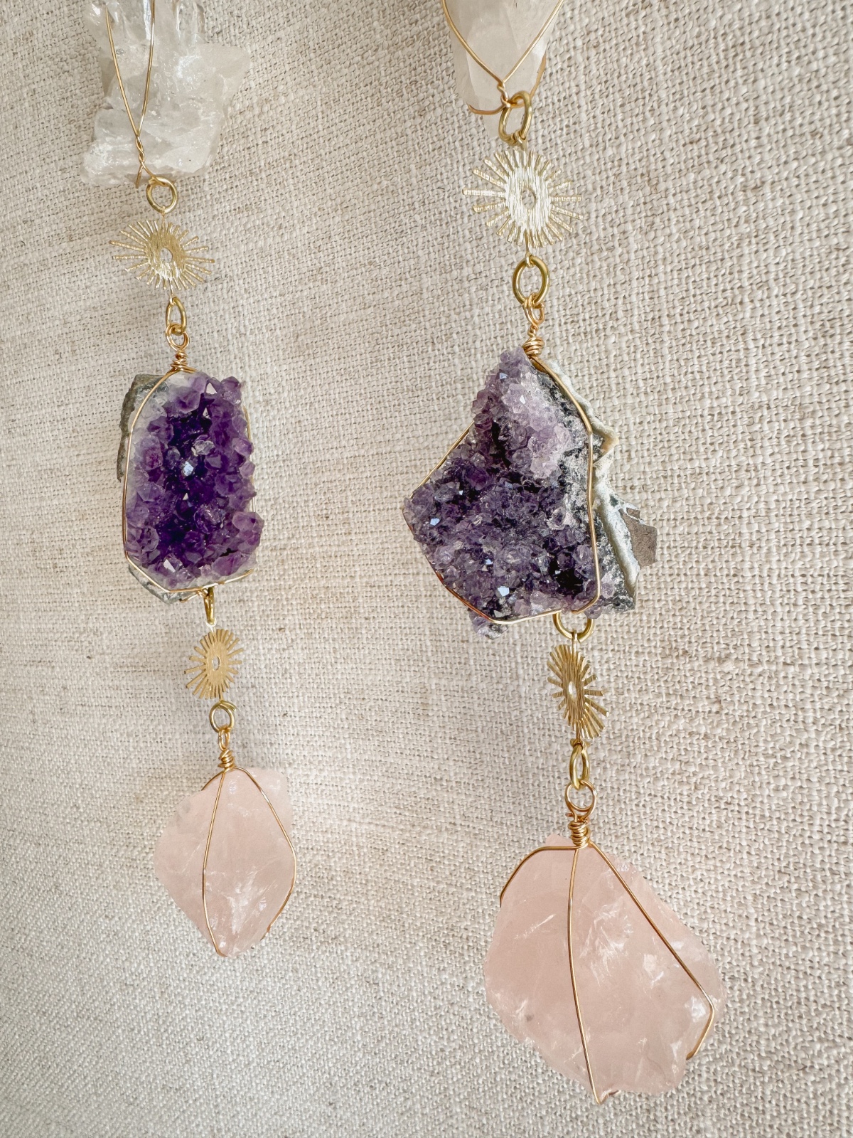 Gouden driehoek edelsteenhanger als decoratie in huis - 91493 Gouden driehoek edelsteenhanger als decoratie in huis