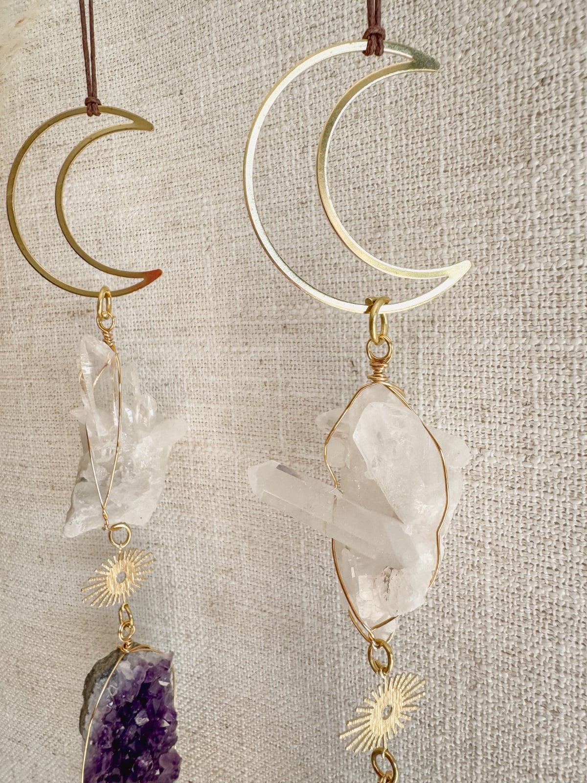 Gouden driehoek edelsteenhanger als decoratie in huis - 91494 Gouden driehoek edelsteenhanger als decoratie in huis