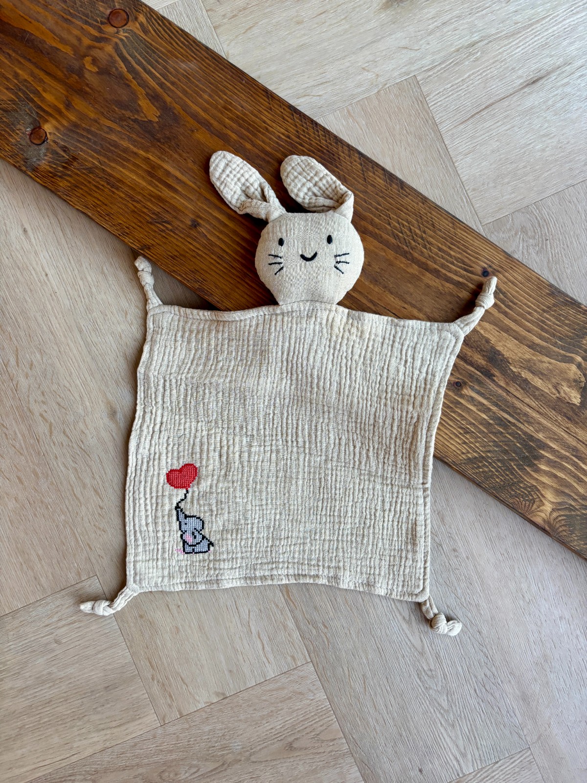 Knuffeldoekje hand geborduurd olifantje