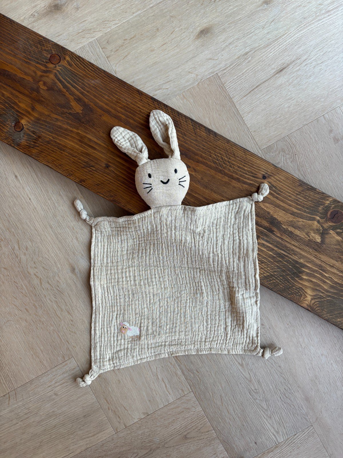 Knuffeldoekje hand geborduurd schaapje