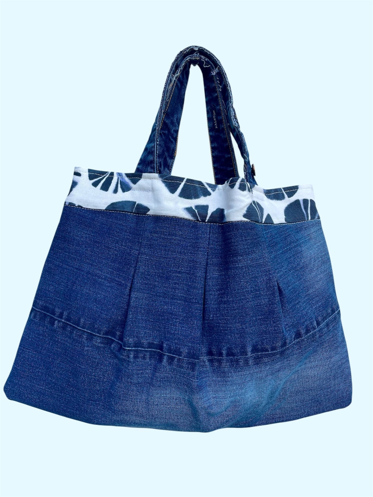 Plooitas- schoudertas van hergebruikte stoffen - denim, ecru en gestr… - 89599 Originele en duurzame schoudertas met plooien – handgemaakt en uniek