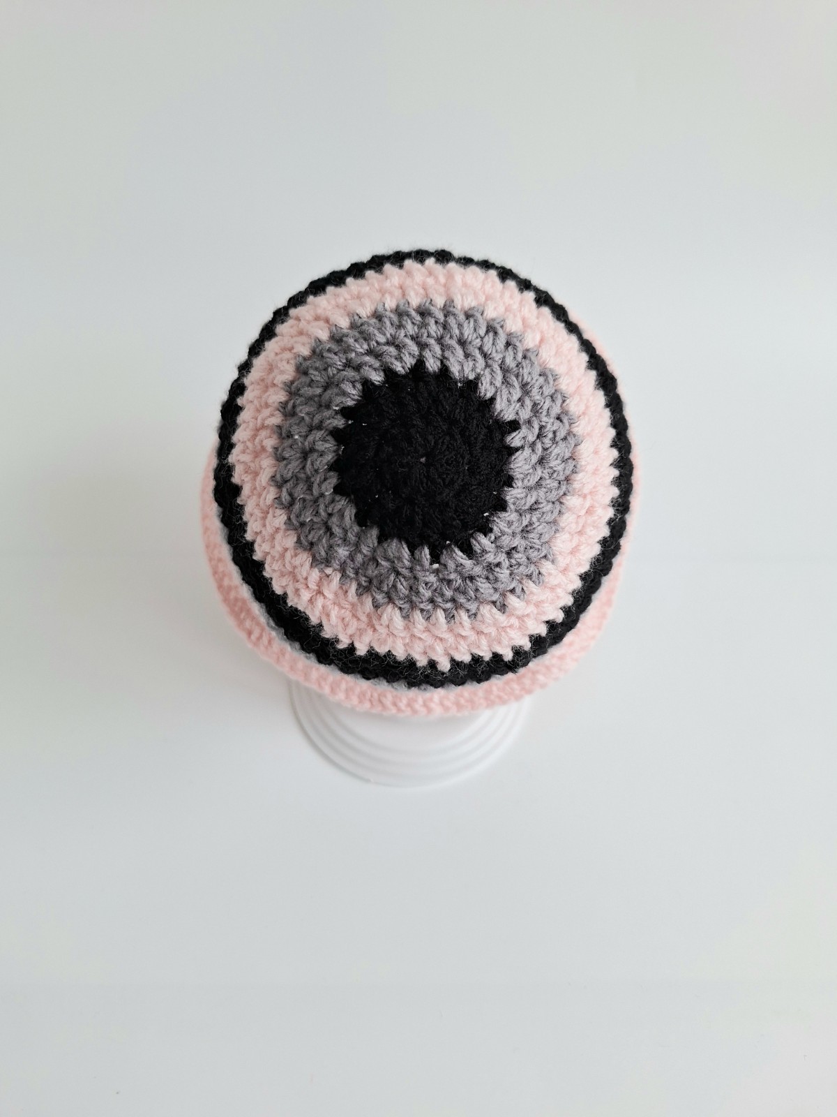 Gehaakt baby zonnehoedje | Zwart, grijs en lichtroze