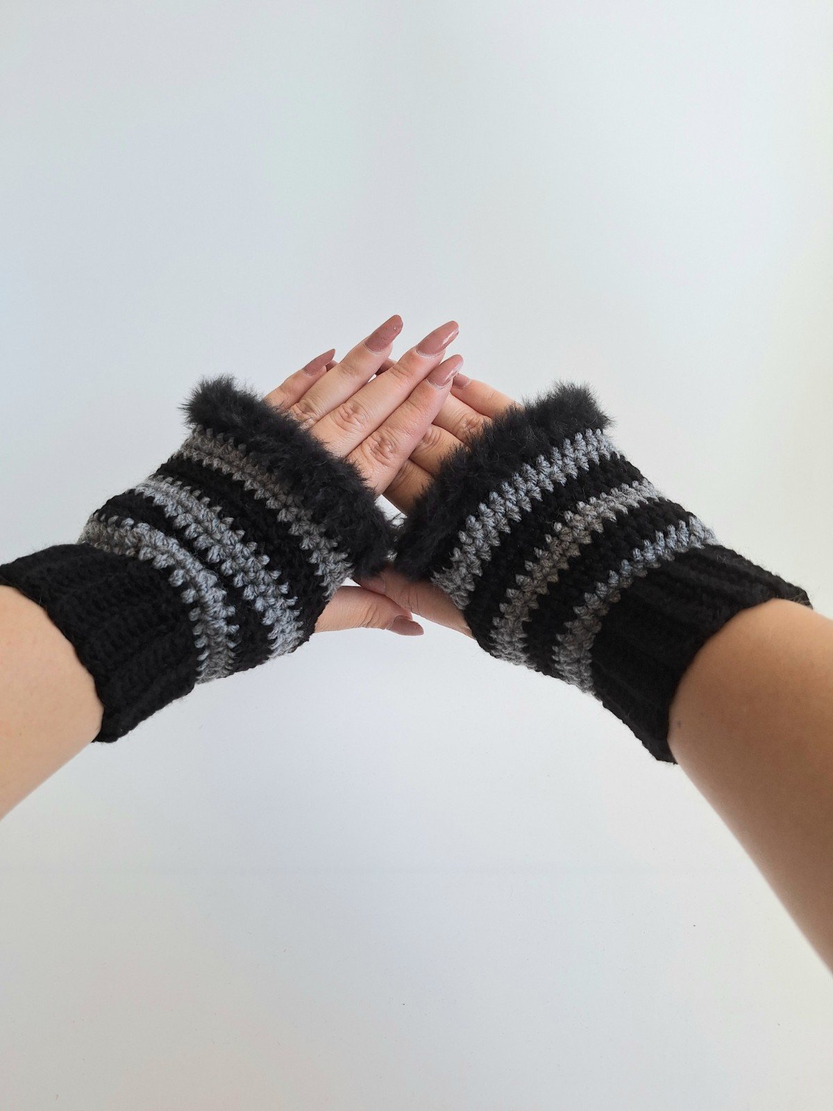 Gehaakte handschoenen - gehaakte vingerloze handschoenen | Zwart en d… - 96917 Gehaakte handschoenen - gehaakte vingerloze handschoenen | Zwart en donkergrijs