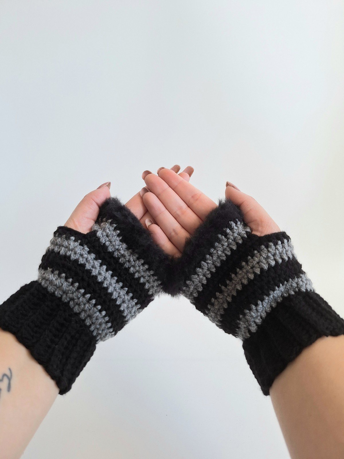Gehaakte handschoenen - gehaakte vingerloze handschoenen | Zwart en d… - 96921 Gehaakte handschoenen - gehaakte vingerloze handschoenen | Zwart en donkergrijs