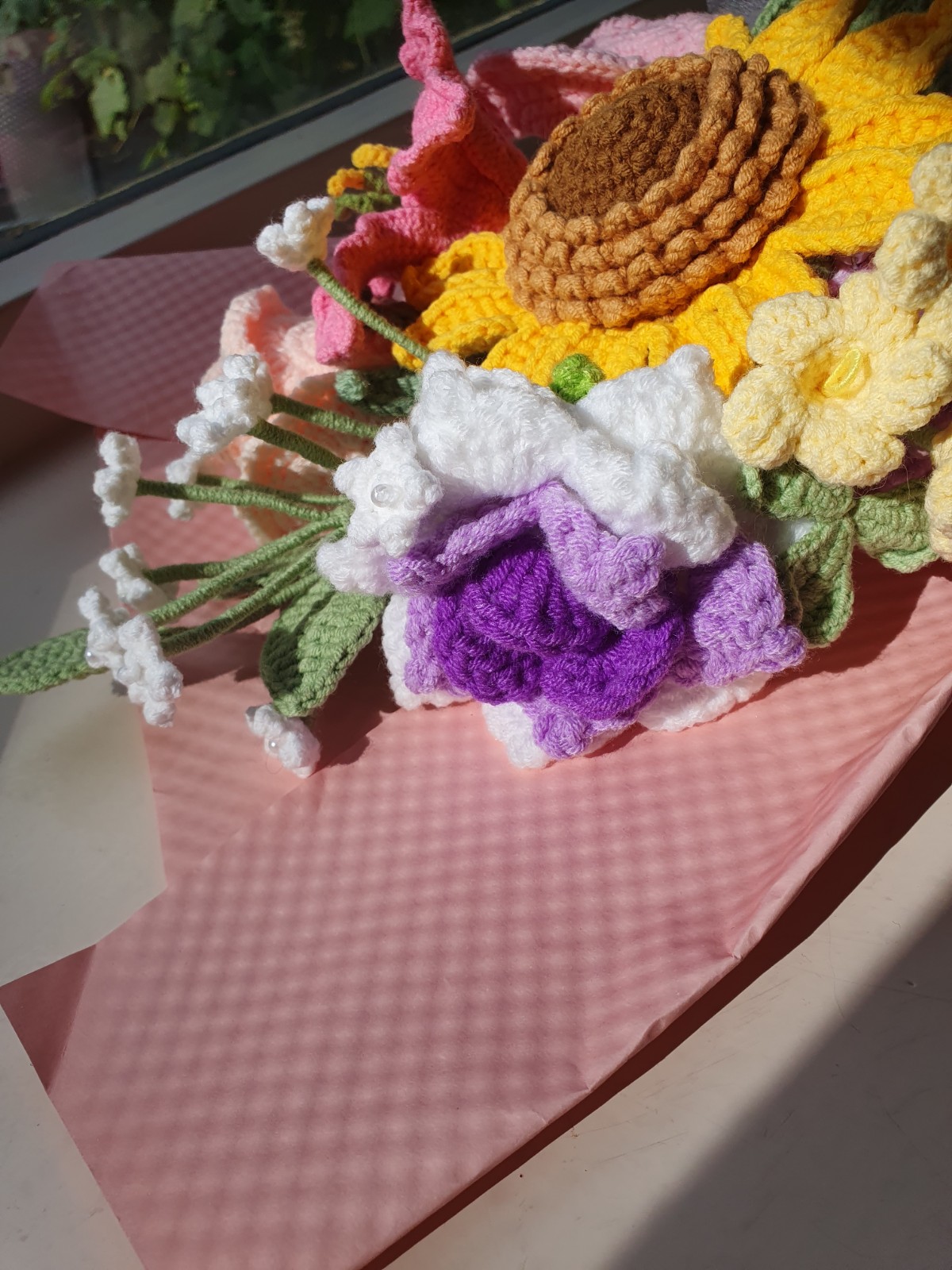 Handgemaakt haakboeket met zonnebloem, rozen en lelies – uniek cade… - 95556 Handgemaakt haakboeket met zonnebloem, rozen en lelies – uniek cadeau