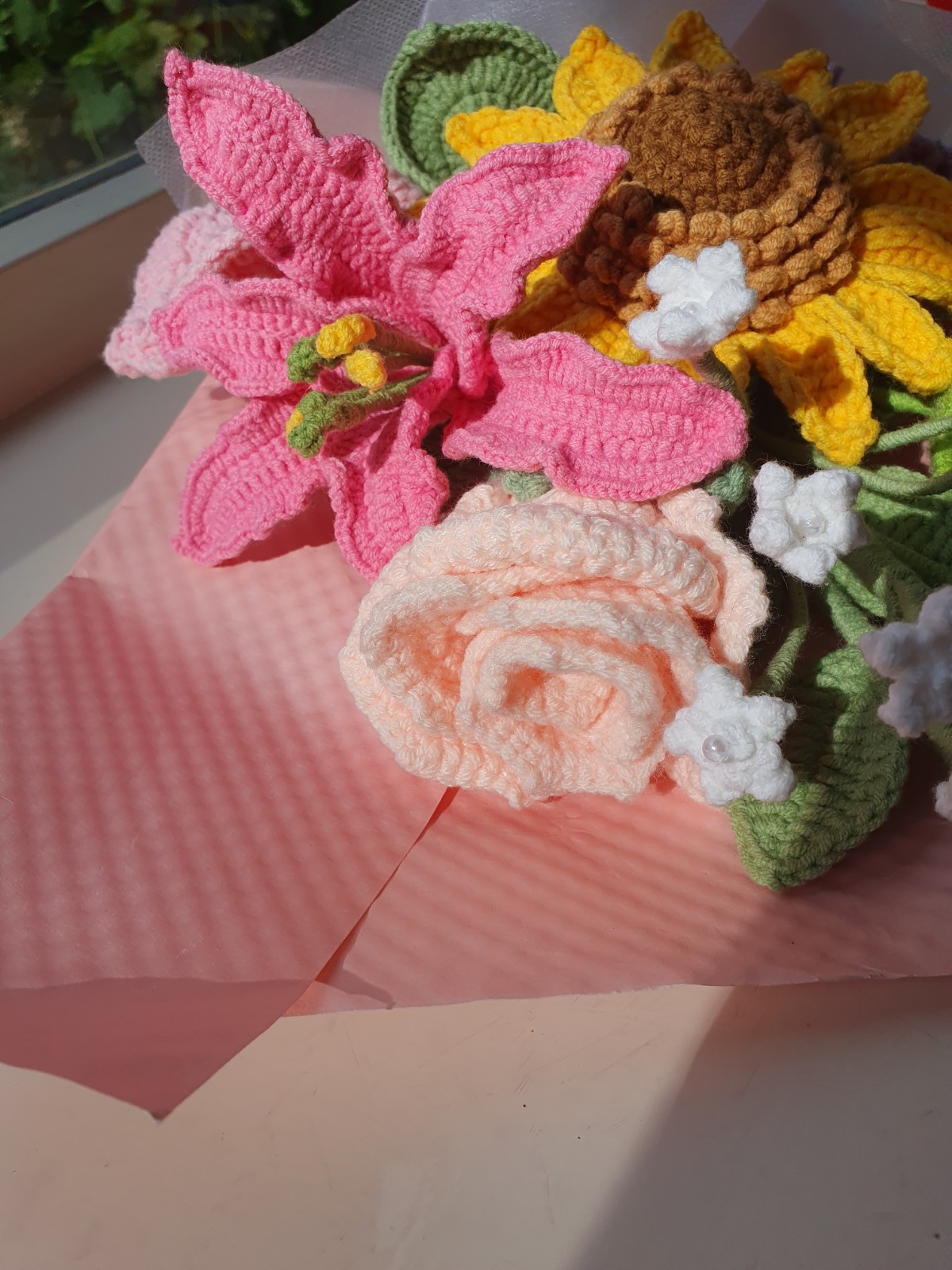 Handgemaakt haakboeket met zonnebloem, rozen en lelies – uniek cade… - 95558 Handgemaakt haakboeket met zonnebloem, rozen en lelies – uniek cadeau