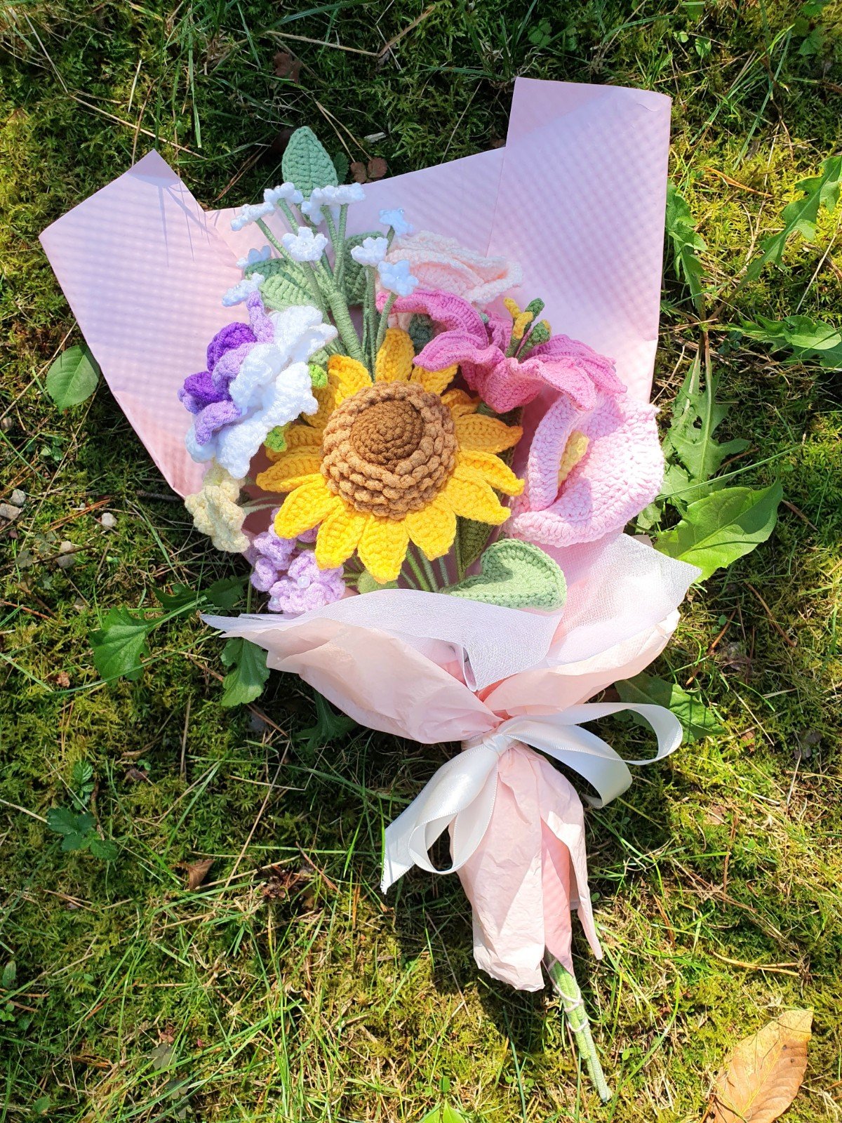 Handgemaakt haakboeket met zonnebloem, rozen en lelies – uniek cade… - 95561 Handgemaakt haakboeket met zonnebloem, rozen en lelies – uniek cadeau