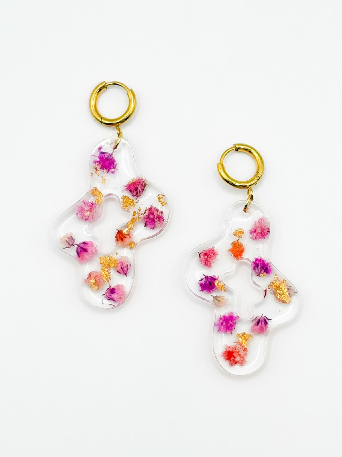 Leuke Organische Vorm Oorbellen met Echte Bloemen uit Utrecht (The Blossom Chapter)