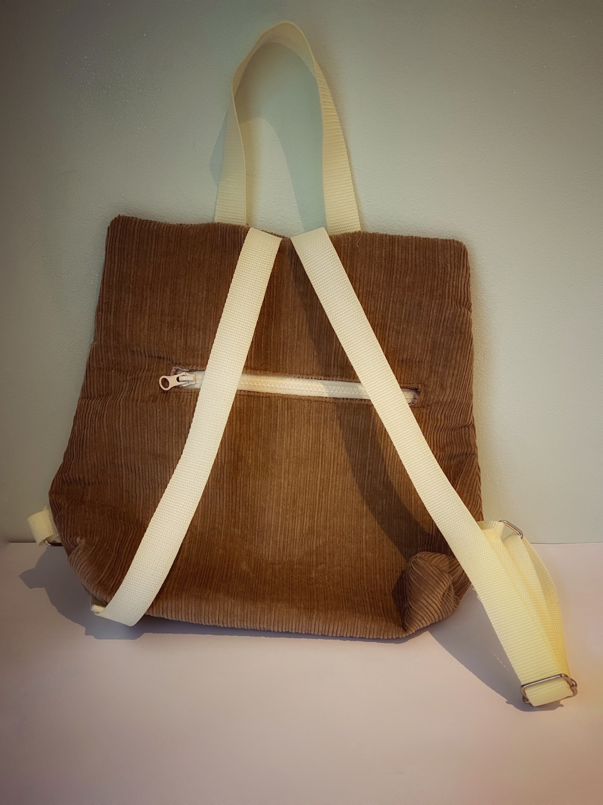 Rugtas van bruine corduroy stof