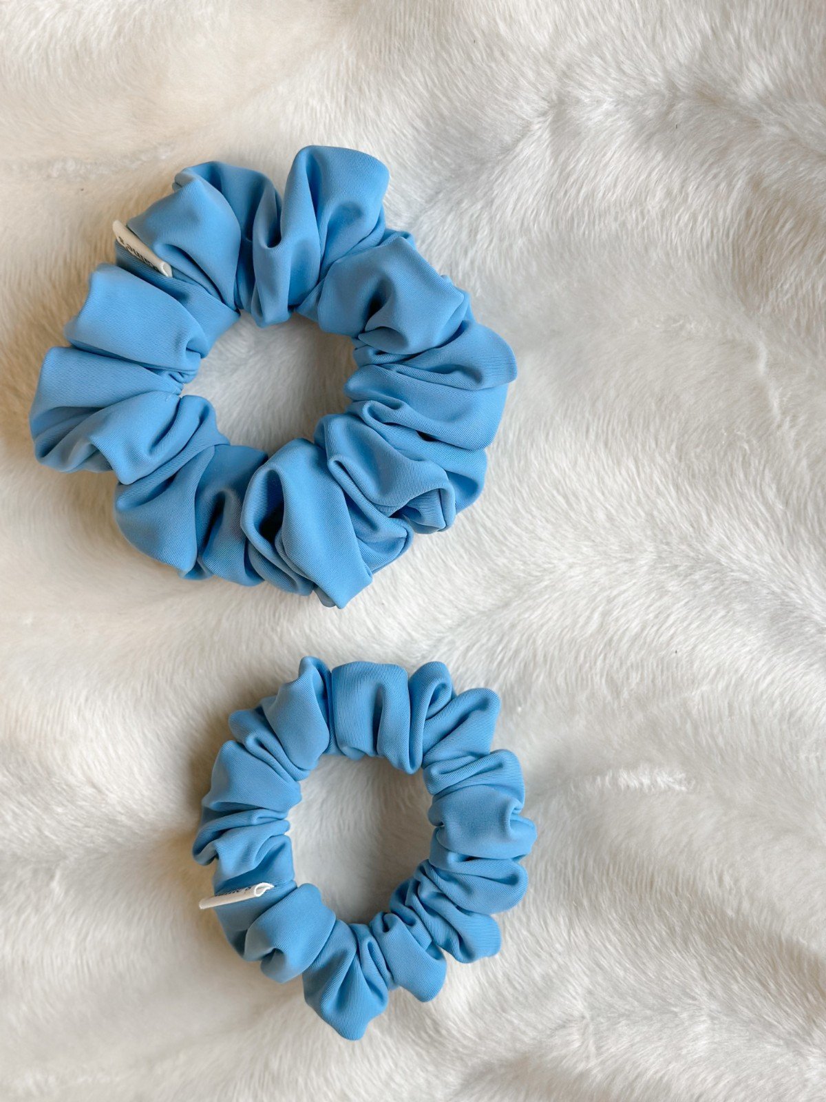 Sweat-ready Scrunchies van easy dry spandex