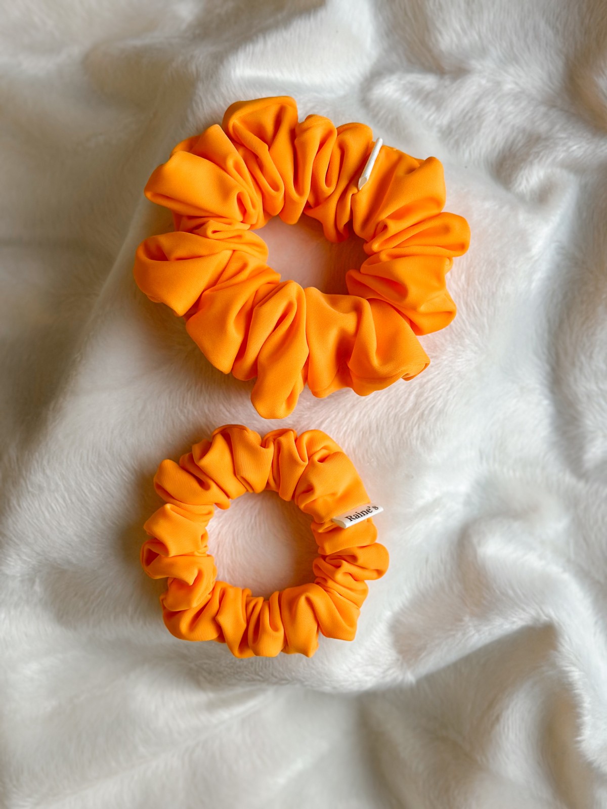 Sweat-ready Scrunchies van easy dry spandex