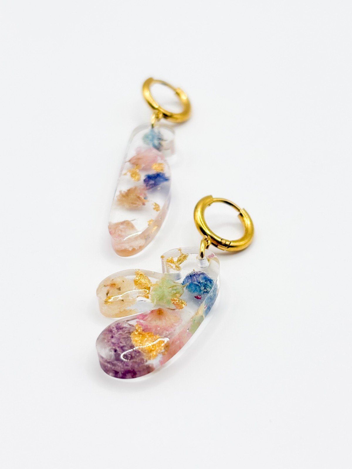 Asymmetrische Kleine Organische Vorm Oorbellen met Echte Bloemen uit … - 100077 Asymmetrische Kleine Organische Vorm Oorbellen met Echte Bloemen uit Lissabon (Late Bloomers)