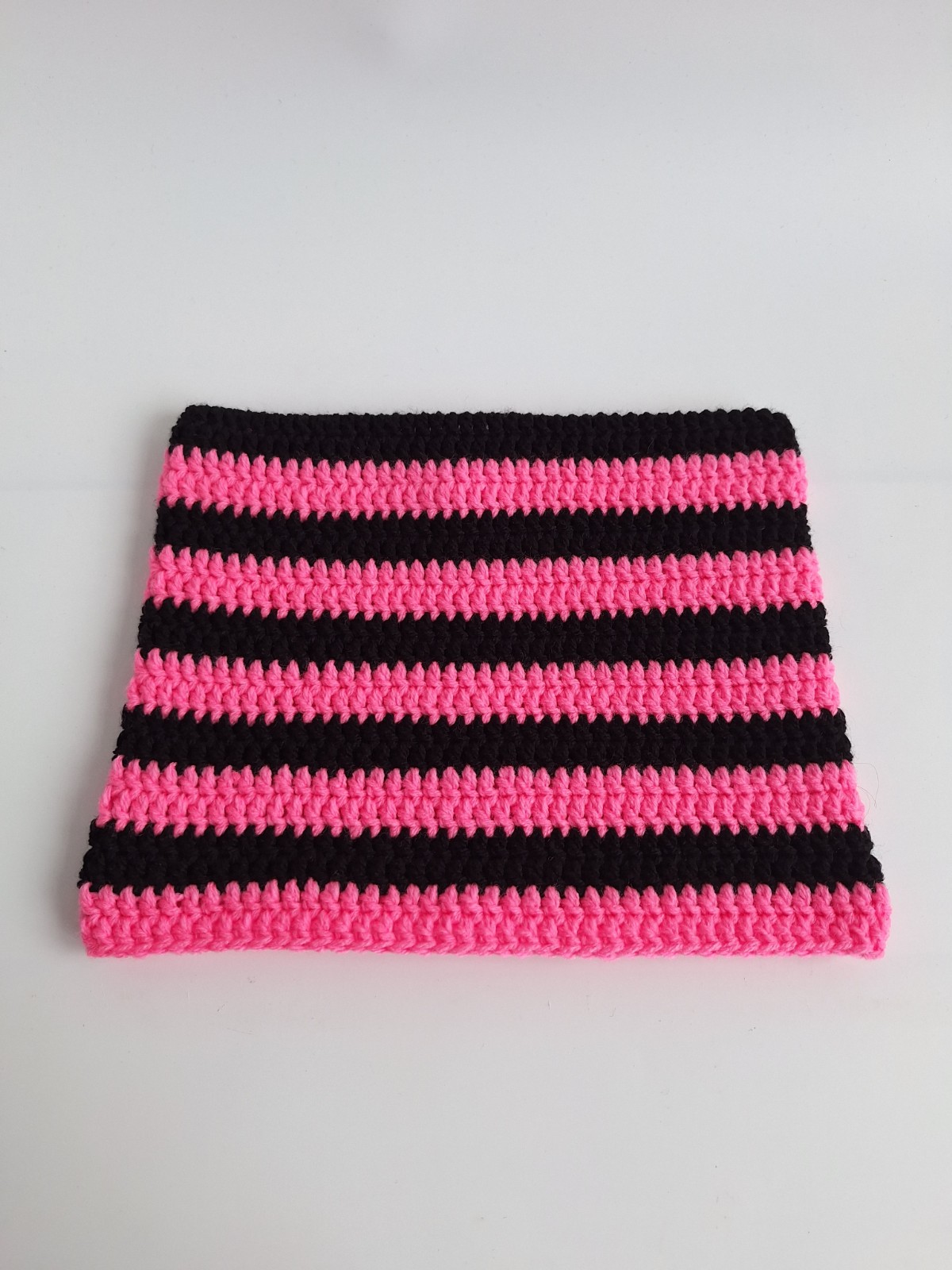 Gehaakte muts | Zwart en neon roze