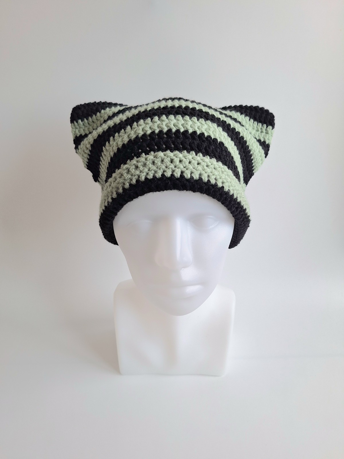 Gehaakte muts | Zwart en sagegroen - 99252 Gehaakte muts | Zwart en sagegroen