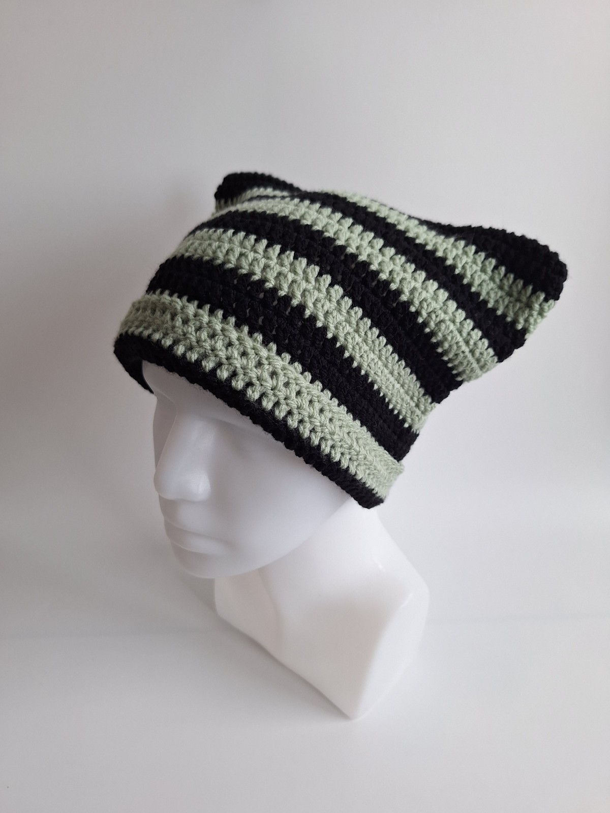 Gehaakte muts | Zwart en sagegroen - 99256 Gehaakte muts | Zwart en sagegroen