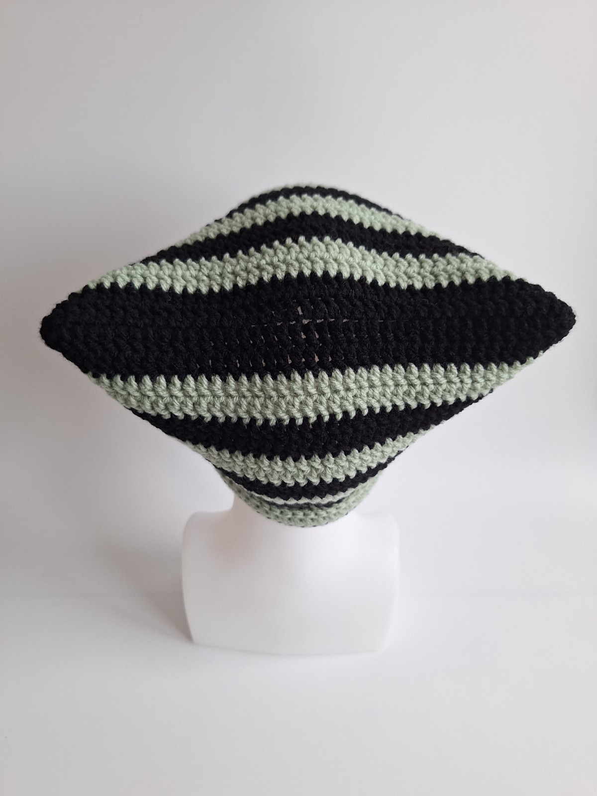 Gehaakte muts | Zwart en sagegroen - 99259 Gehaakte muts | Zwart en sagegroen