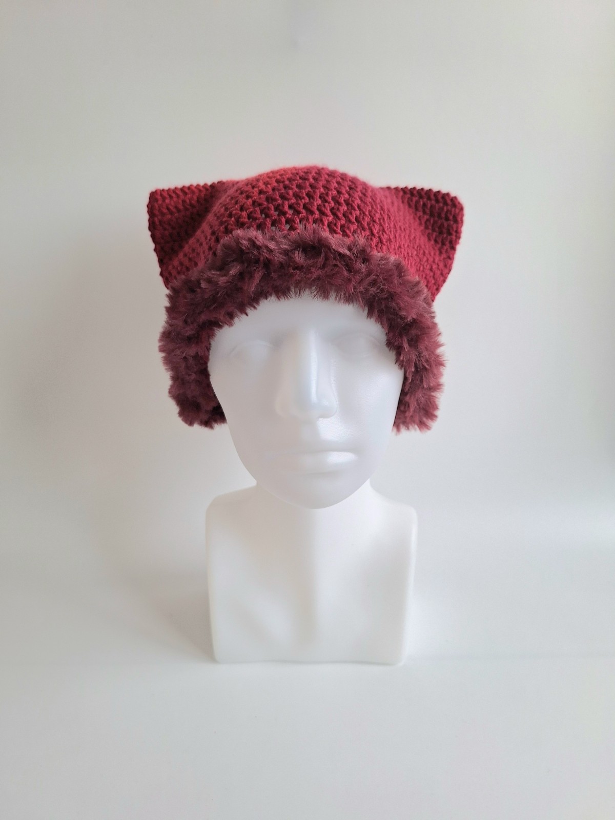 Gehaakte muts met imitatiebont | Wijnrood - 99225 Gehaakte muts met imitatiebont | Wijnrood