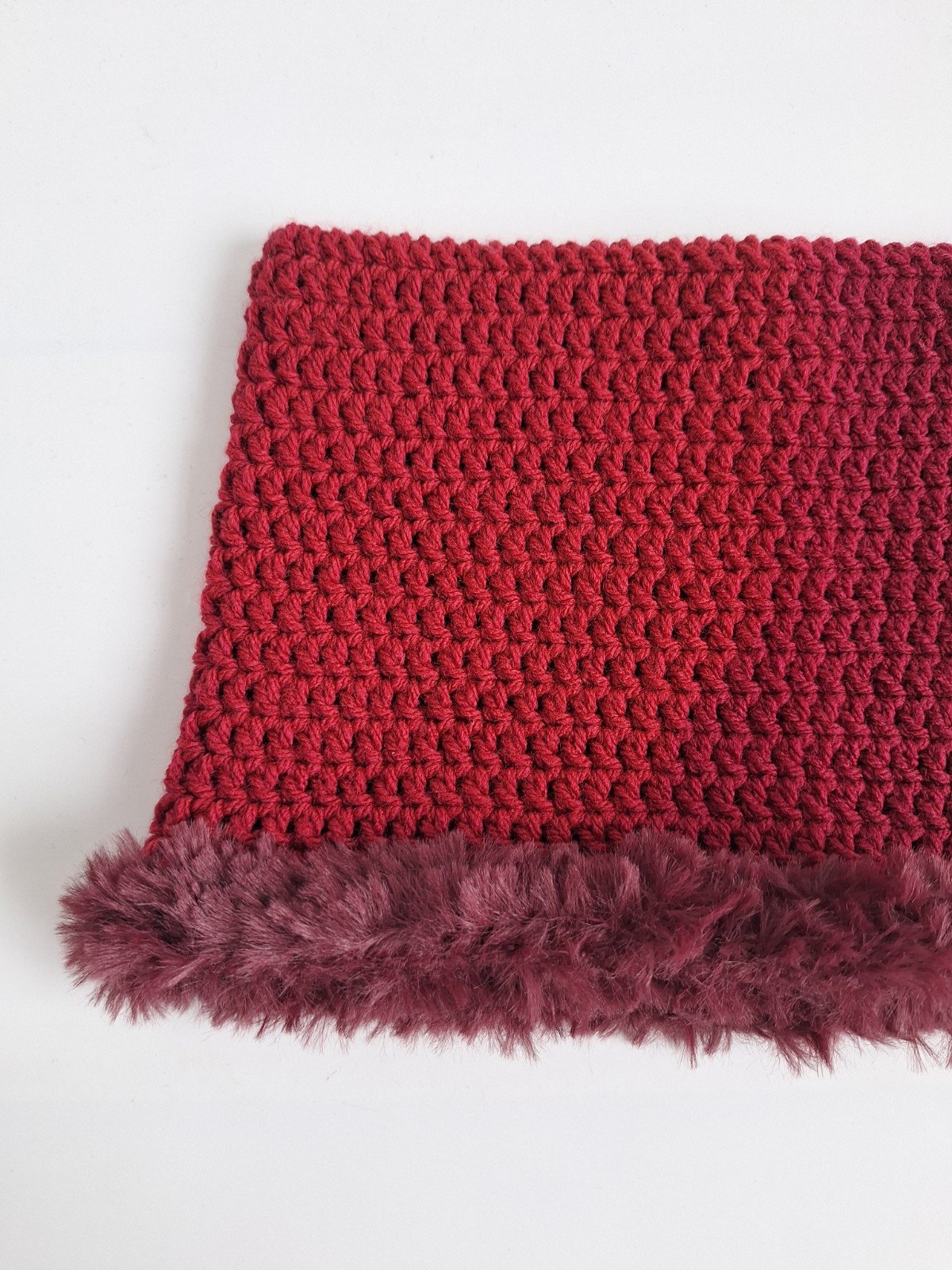 Gehaakte muts met imitatiebont | Wijnrood - 99233 Gehaakte muts met imitatiebont | Wijnrood