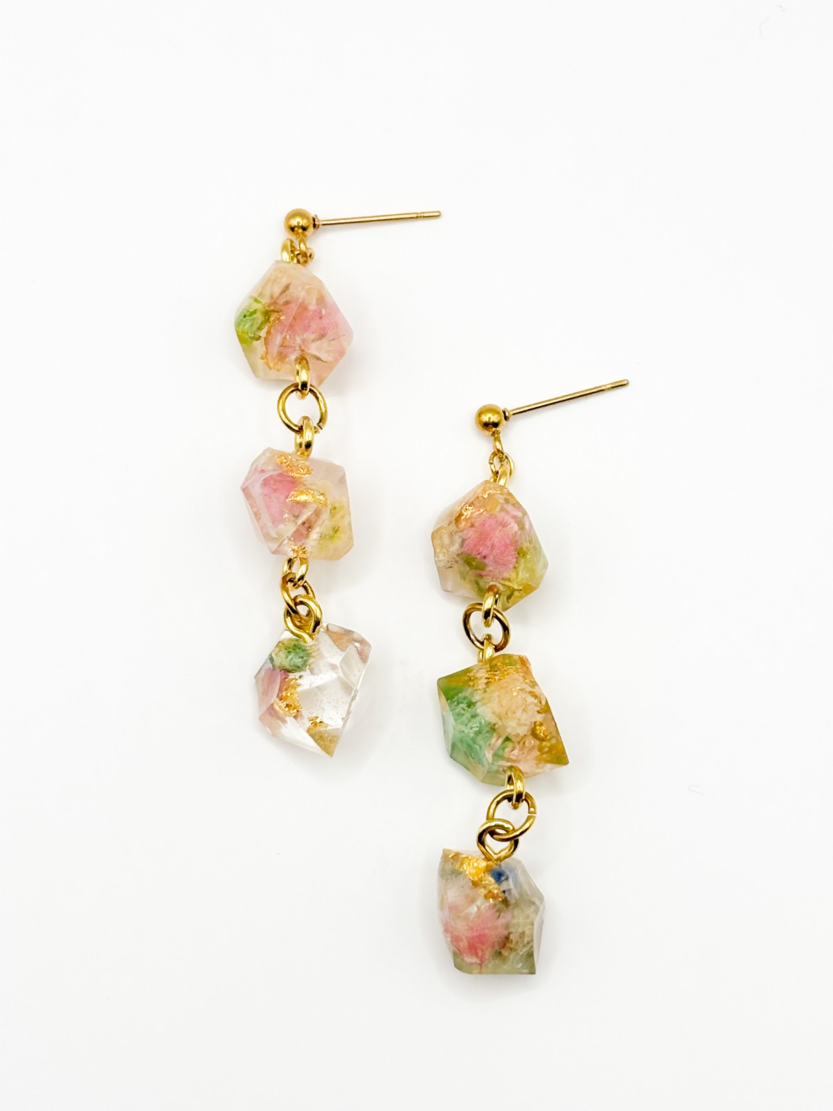 Gelaagde Kristalvormige Kraal Oorbellen Gemaakt met Echte Bloemen uit Lissabon (Late Bloomers)