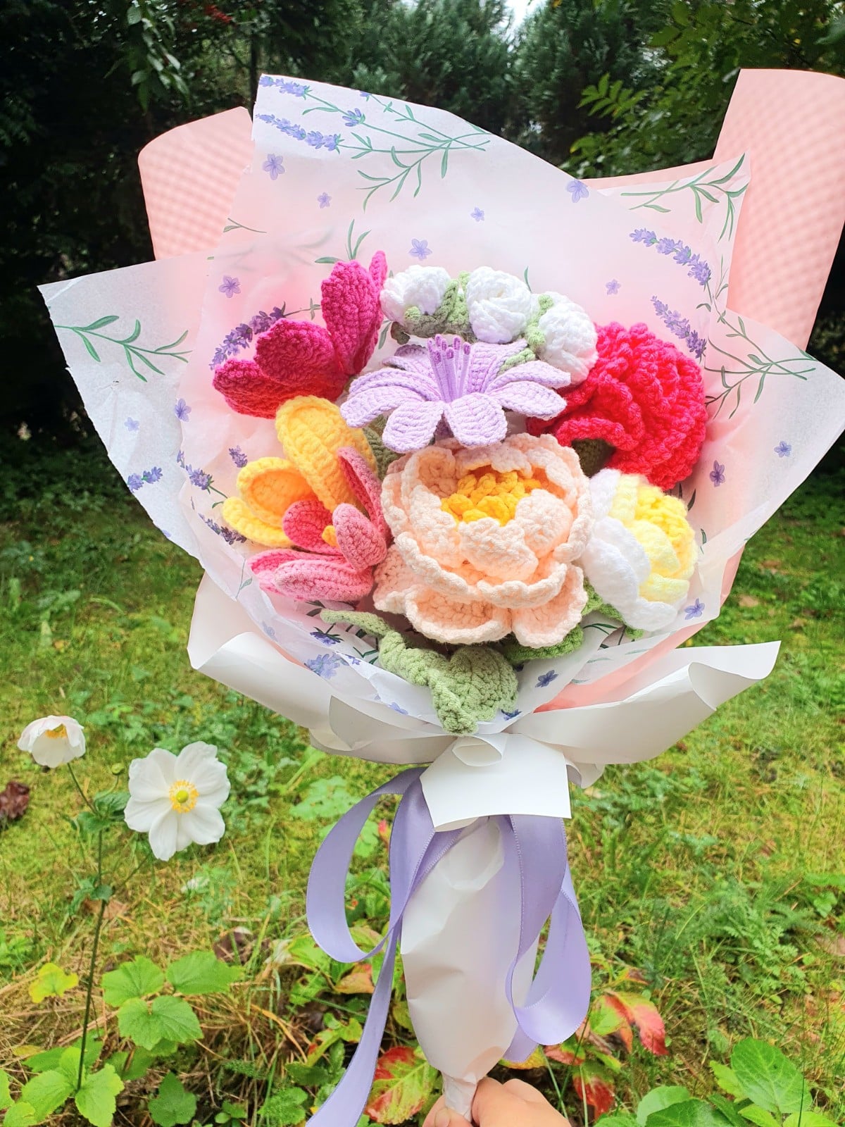 Handgemaakt gehaakte boeket met pioenroos & tulpen – vol kleur en warmte