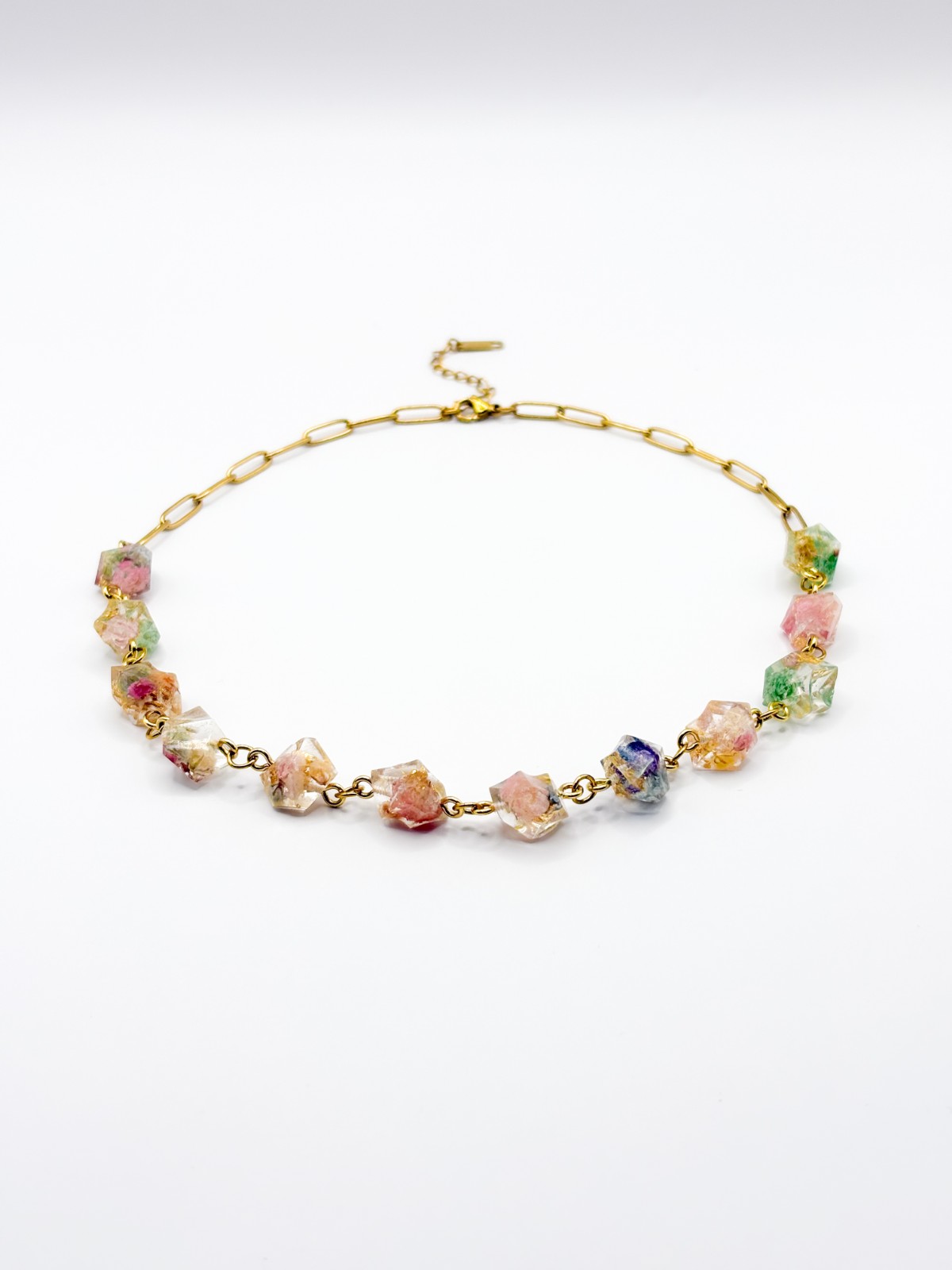 Ketting met Kristalvormige Kralen Gevuld met Echte Bloemen uit Lissabon (Late Bloomers)