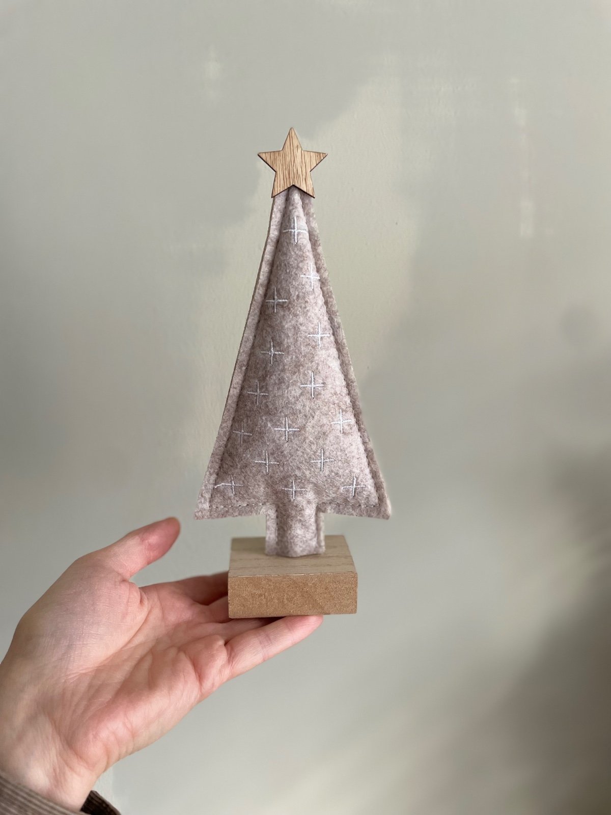 Vilten kerstboom 21 cm grijs - 98274 Vilten kerstboom 21 cm grijs