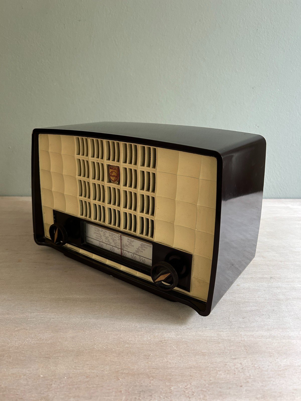 Vintage bluetooth radio Phillips uit 1956