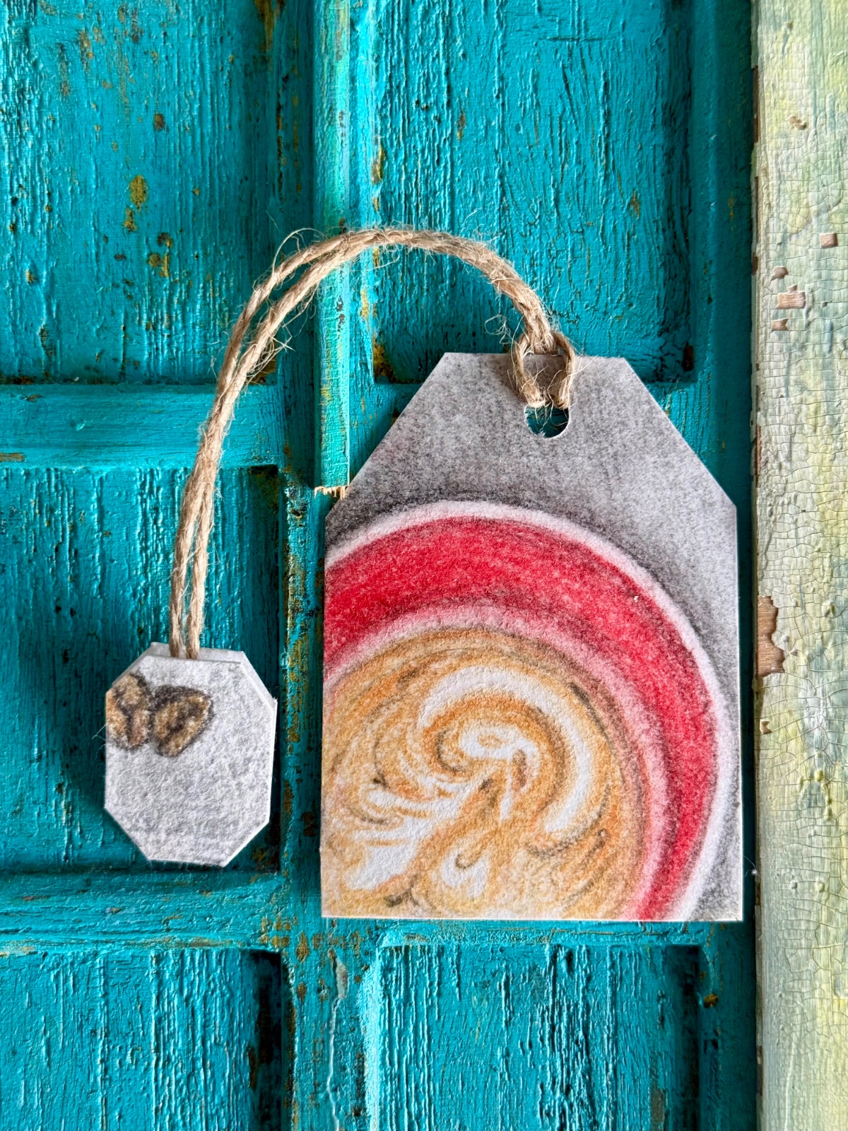 "Cappuccino" Teamark – Handgemaakte Theezakje-Boekenlegger (Pastel Illustratie, Acrylpapier)