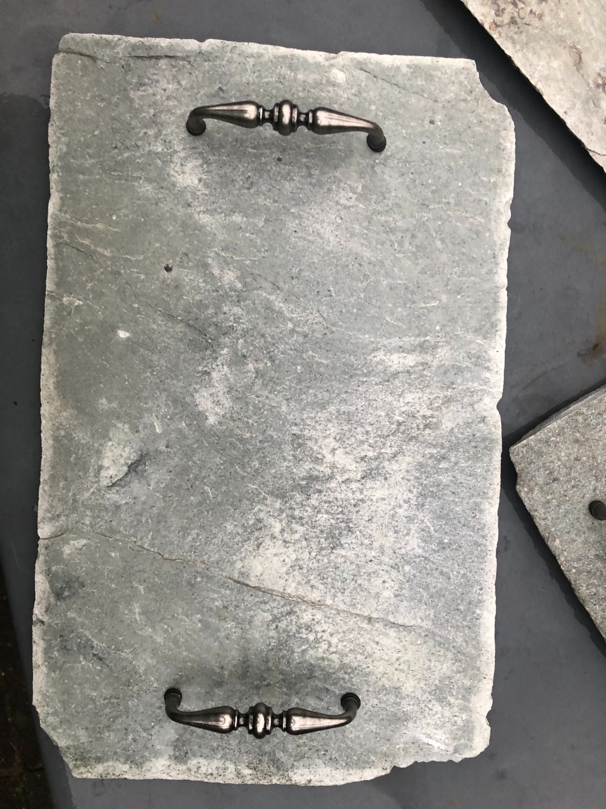 Borrelplanken van leisteen, klein met leuke handvaten