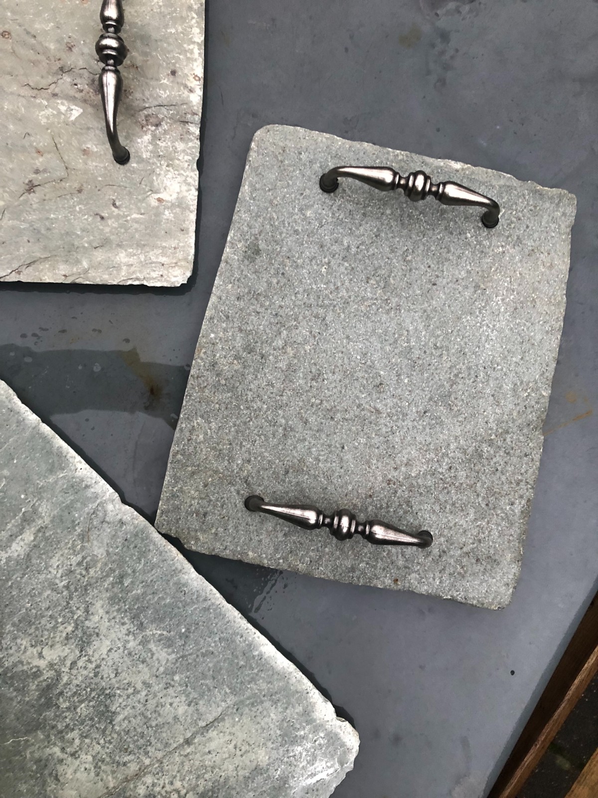 Borrelplanken van leisteen, klein met leuke handvaten