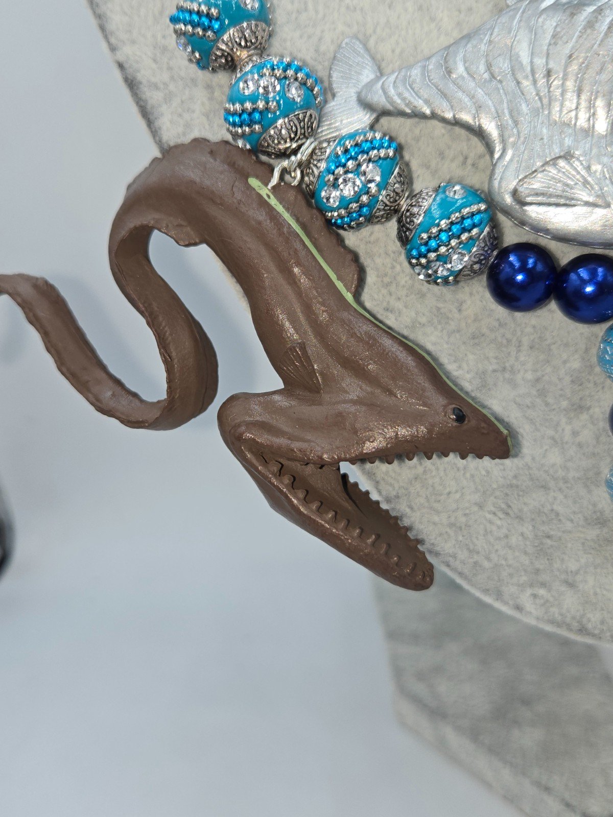 De diepzee ketting met unieke diepzee creaturen. - 101577 De diepzee ketting met unieke diepzee creaturen.